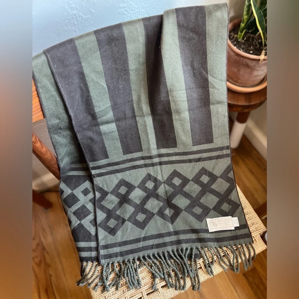 ANICHINI 100% Wool Italian Woven Scarf – Geometric Jacquard